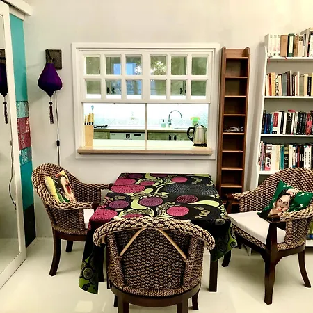 Unique Design Flat At Downtown Apartment *