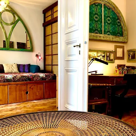 Unique Design Flat At Downtown